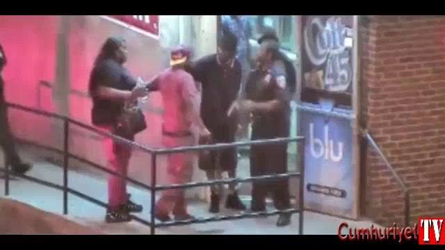 Polis dayağı kamerada: Evire çevire böyle dövdü