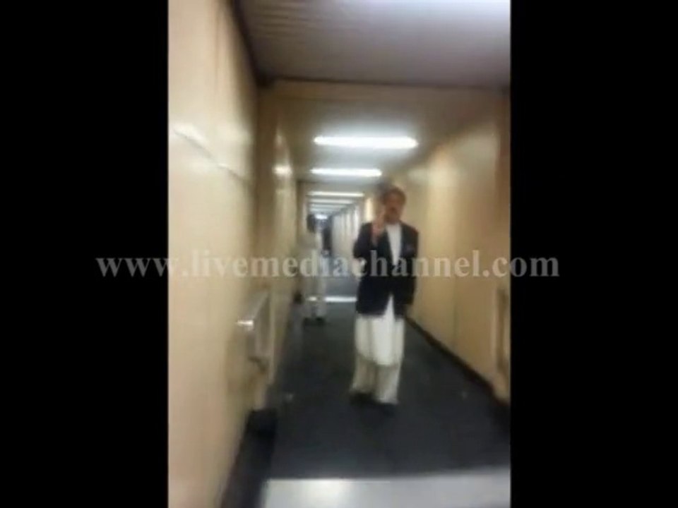 PIA passengers throw Rehman Malik and a PML-N MNA off the flight.