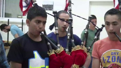 عازفو القربة الفلسطينيون يدعمون استقلال اسكتلندا