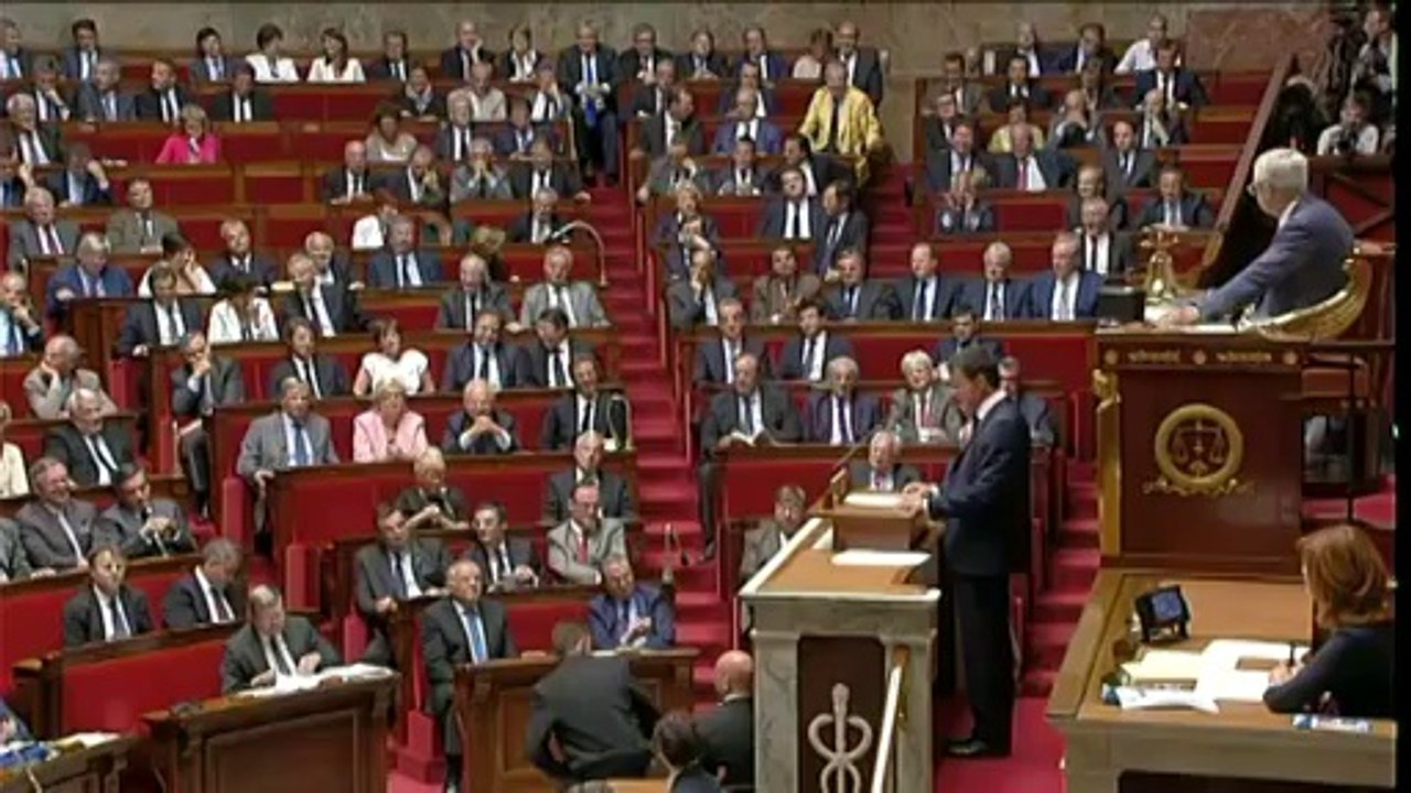 Valls à l'Assemblée : "Nous devons être aux côtés de tous nos entreprises, nos entrepreneurs"