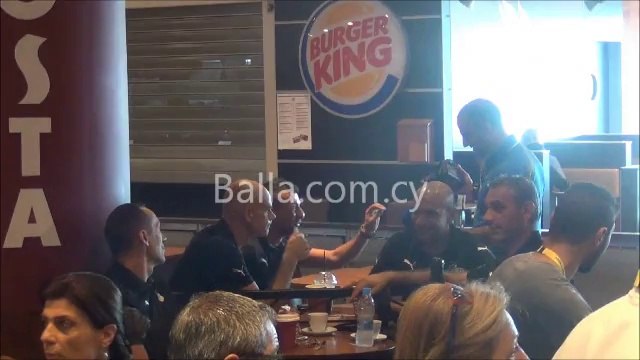 ΑΠΟΕΛ αναχώρηση Βαρκελώνη αεροδρόμιο (6)