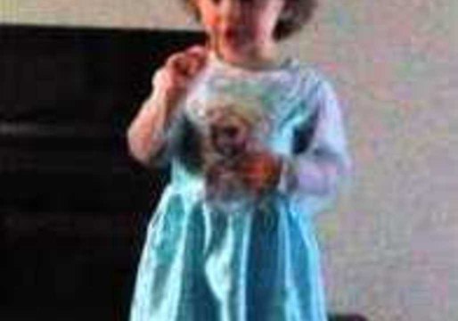 2-Year-Old Girl Berates Mother for Laughing During Performance