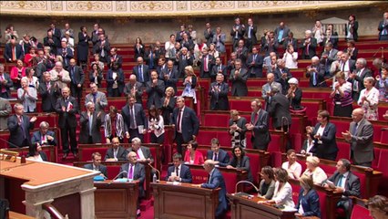 Governo francês obtém voto de confiança