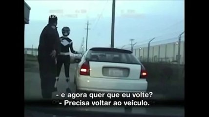Gravação mostra policial abordando o Ranger Preto