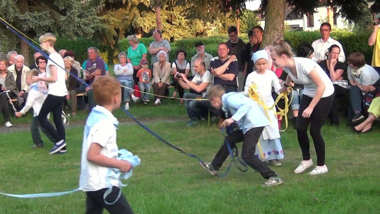 Maibaum aufstellen 2014 Gemeinde Klessow