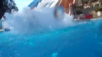 water slide accident in turkish 2014(360p_H.264-AAC)