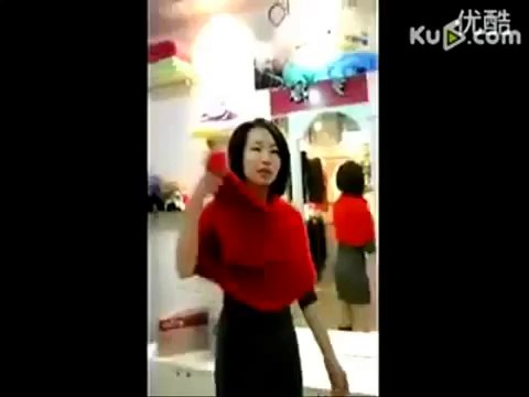 özellikle kadınlar izlesin , bez parçasıyla elbise yapıyor