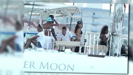 Rihanna passe du temps en famille sur un bateau à la Barbade