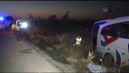Otobüs yoldan çıktı 22 yaralı