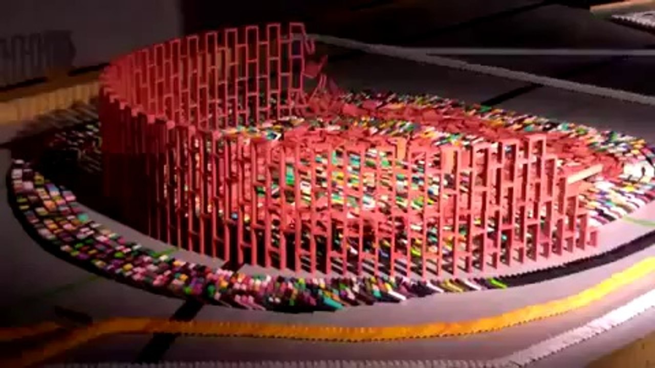 DÜNYA REKORU 125,000 Domino Taşı