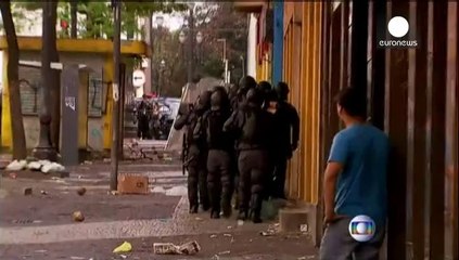 Brezilya'da "damsızlar" polisle çatıştı