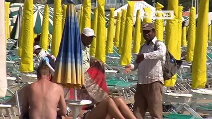 I CANI CONTRO I VU' CUMPRA' VIOLENTI