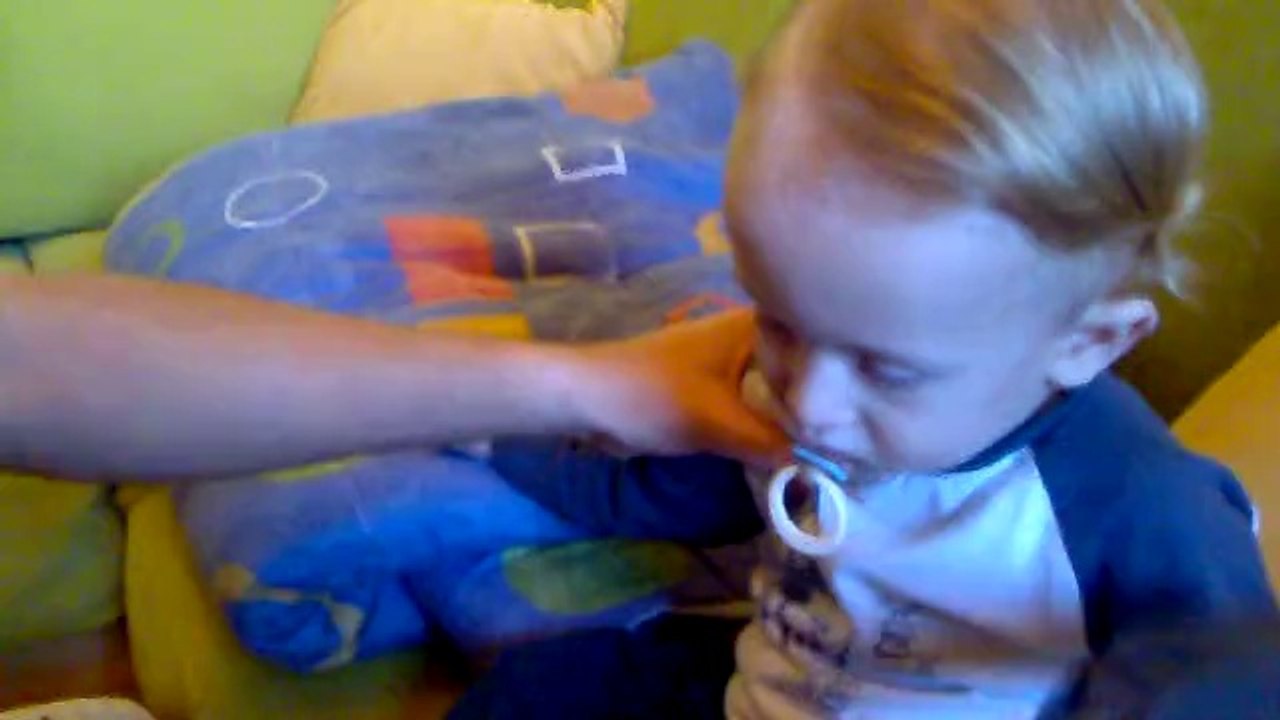 papa coiffe son fils !