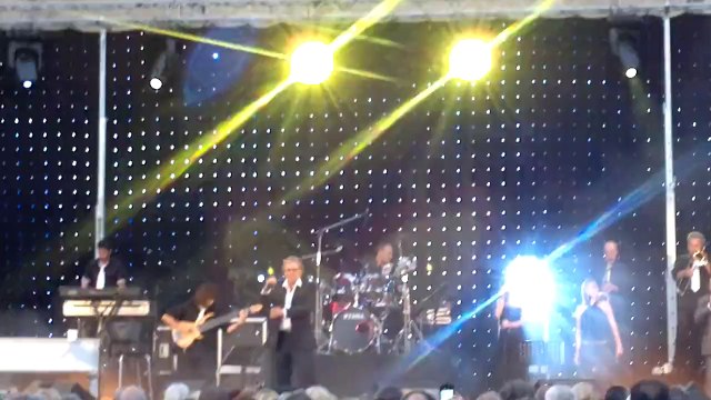 Francois Valérie Aimons nous VIVANTS live en Concert a Pertuis le 8_06_2014