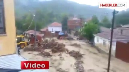 Sel Bir Köyü Yuttu