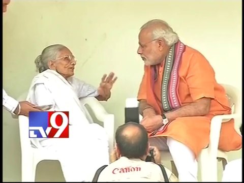 Narendra Modi seeks mother's blessings on birthday