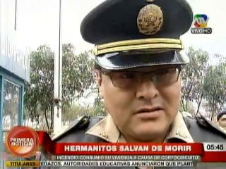 Hermanos salvan de morir tras incendiarse su vivienda