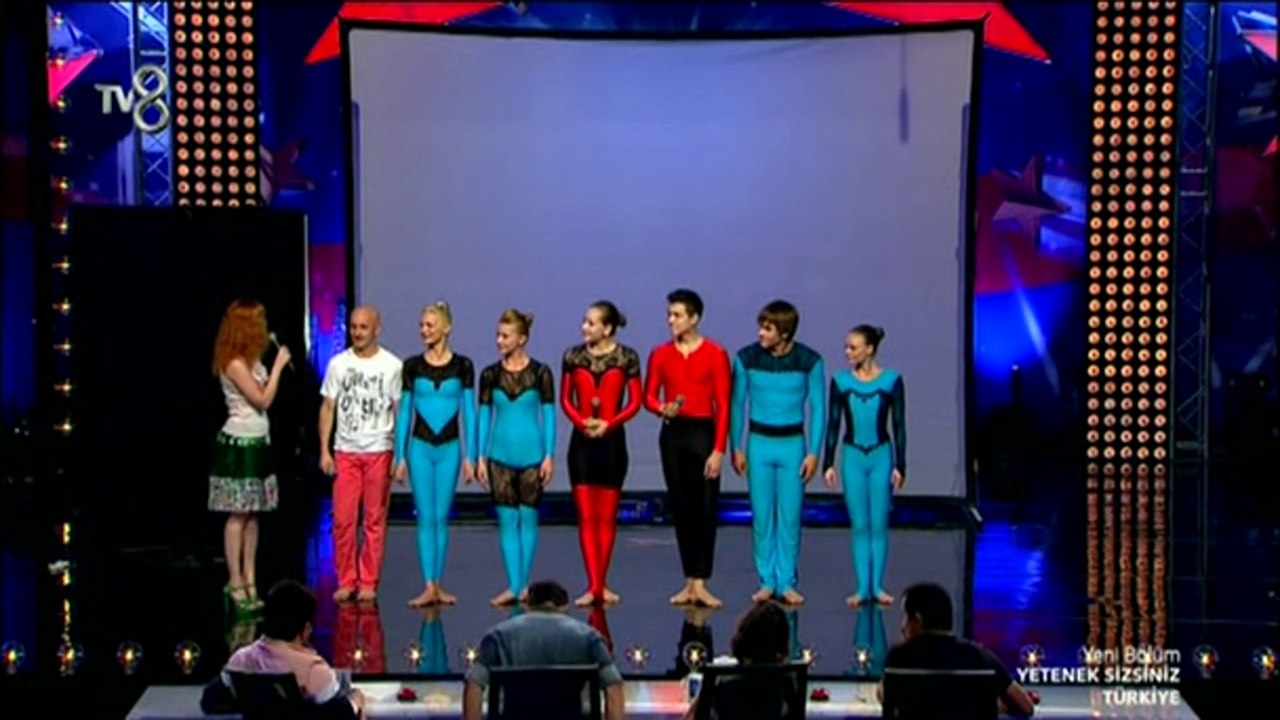 Grup Teulis ve Gölge Dans Gösterisi