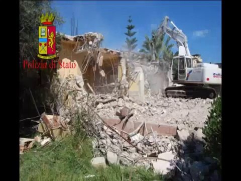 'Nadrgheta - demolizione della villa abusiva del clan Pesce di Rosarno