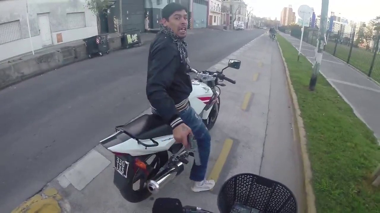 Braquage de cycliste en direct à Buenos Aires.