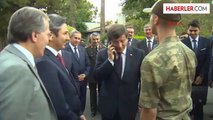 Başbakan Ahmet Davutoğlu Barış Kuvvetleri Komutanlığı'nı Ziyaret Etti Asker Yakını ile Telefonda...