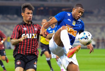 Continua líder! Cruzeiro domina partida e vence Furacão