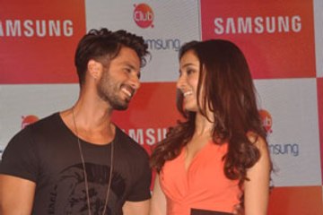 Shahid can't take his eyes off Shraddha!