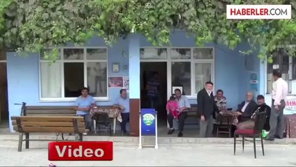 Kahvehaneye Kadın Eli Değdi, Küfür Bitti
