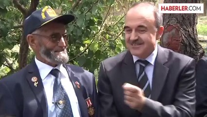 Vali Erol, Konya'da yaşayan en yaşlı gaziyi evinde ziyaret etti