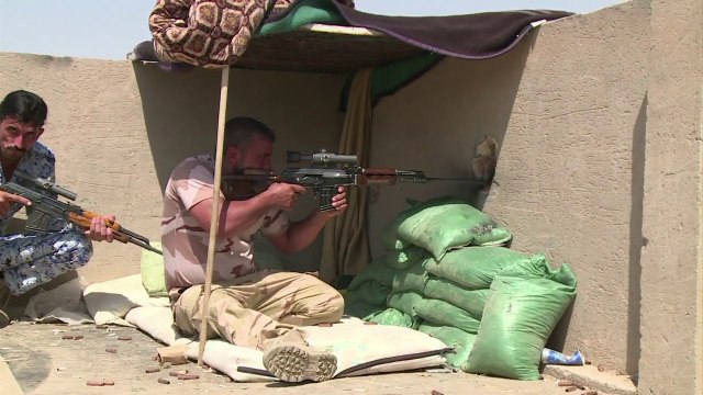 Soldats irakiens et miliciens affrontent l'EI au nord de Bagdad