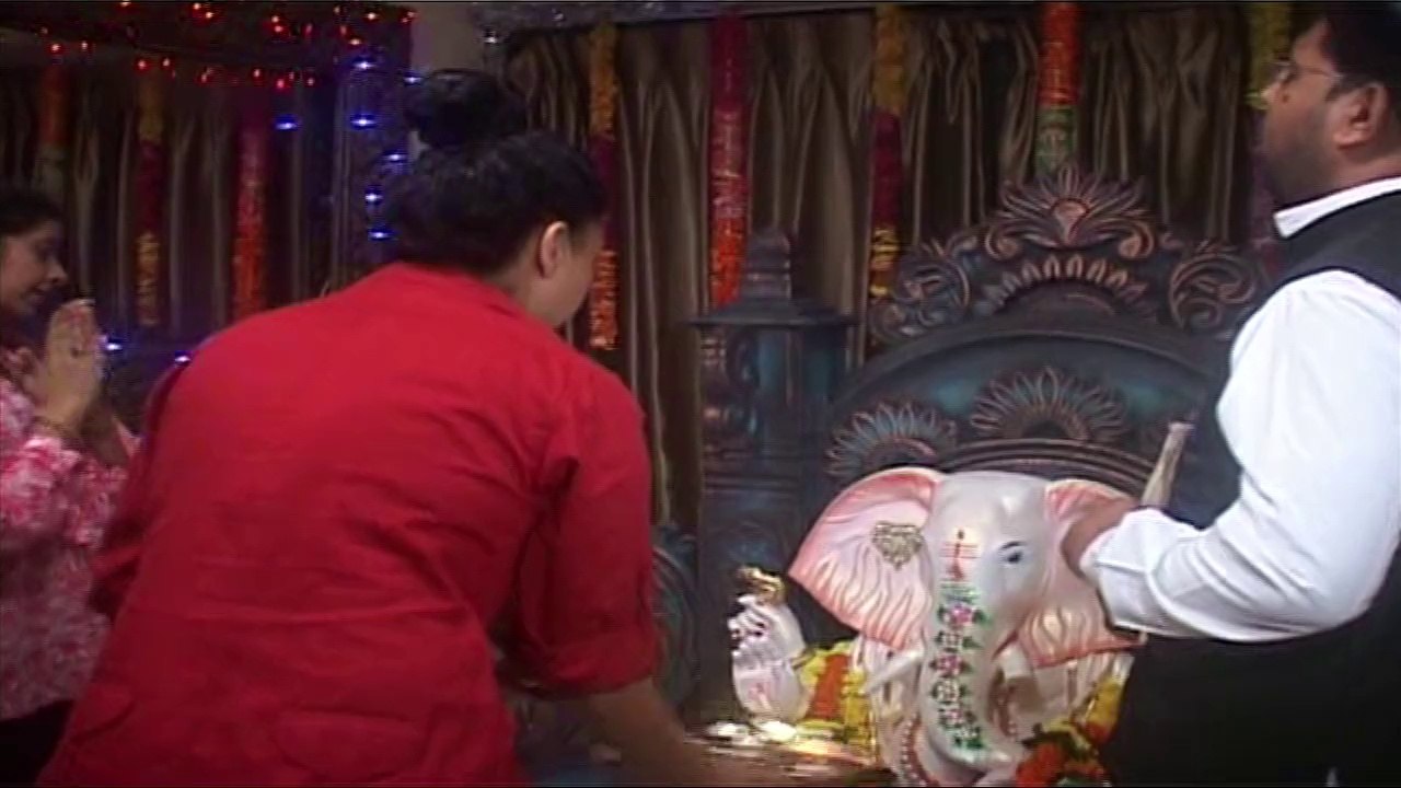 (Space_is_information_Full_Track.mp3)Special Aarti Performed By Asha Bhosle At Big Fm