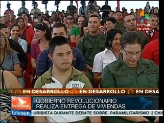 Realiza gobierno de Venezuela entrega de viviendas