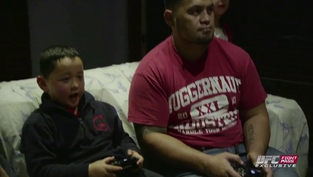 Fight Night Japan: Mark Hunt Gym Escape