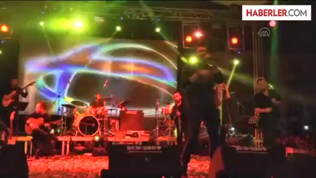 "Burdur Gölü Festivali" Gökhan Tepe konseriyle başladı -