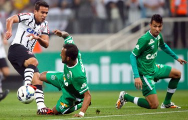 Mano explica escolha de Jadson titular contra Chapecoense