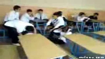 Sınıfta Uzun Eşşek Mağduru Kız