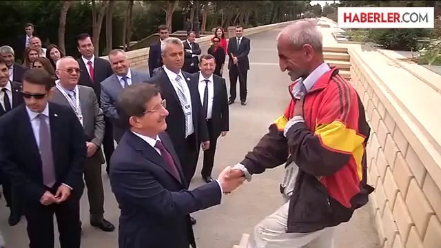 Davutoğlu, Aliyev'in kabri ile Türk ve Azeri şehitliklerini ziyaret etti -