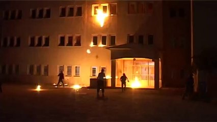 Hakkari'de YDG-H Okul Yaktı