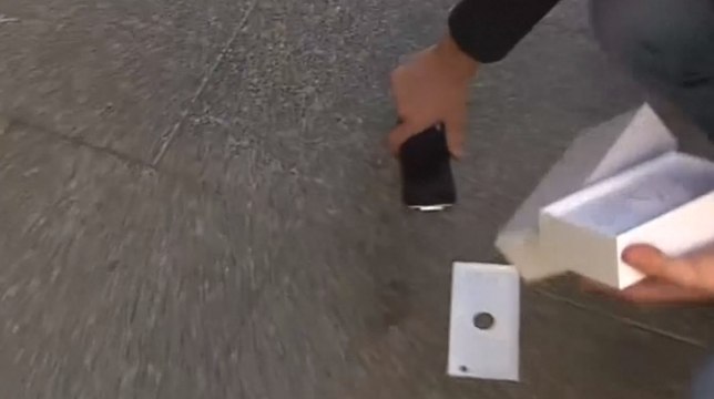 Un des premiers acheteurs de l'iPhone 6 le fait tomber