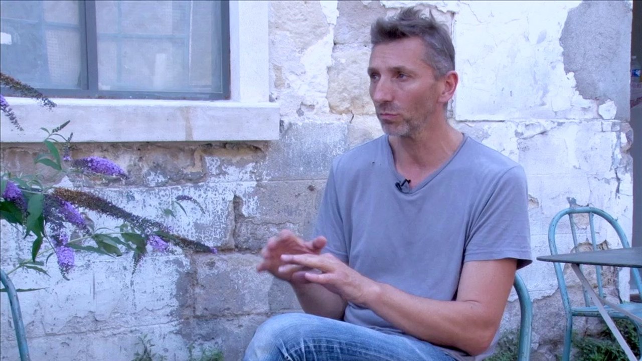 Jean-Claude Amiel, photographe, avec Christophe Felder, lors de la séance photo du livre "Confiseries. Workshop" aux éditions de La Martinière.
