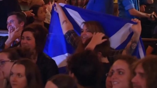 Scots spurn independence in historic vote but demand new powers