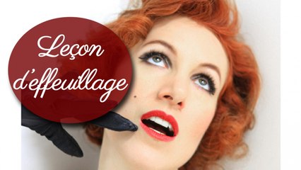 Effeuillage sexy : enlever ses gants avec style