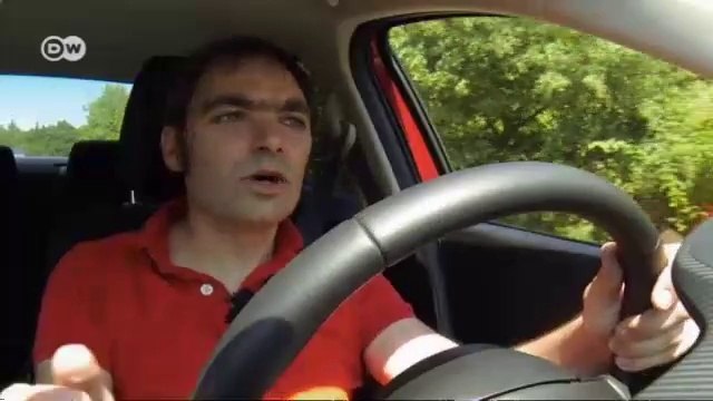 مازدا 3 ليموزين بخلفية متدرجة | عالم السرعة