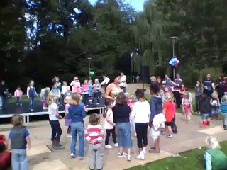 Buikdansen in het Wilhelminapark, Tilburg