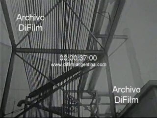DiFilm - Diplomaticos visitan la fabrica ATANOR de Rio Tercero 1965