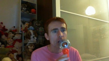 Wiwi égratigne "l'amour est un tricheur" de Caracol