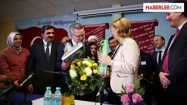 Almanya'daki Müslümanlardan cami yangınlarına ve IŞİD'e tepki -