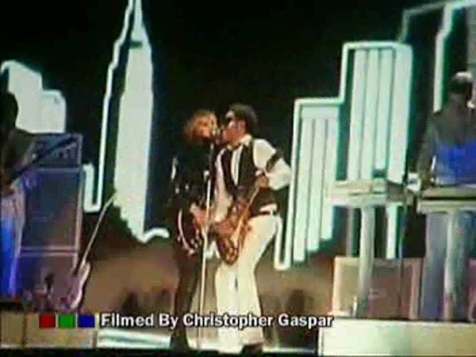 MADONNA I LOVE NEW YORK LIVE CONFESSIONS TOUR LIVE IN PARIS ,FEAT. LENNY KRAVITZ