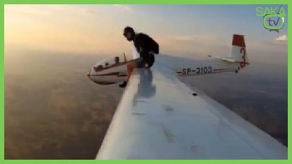 Uçak Kanadından Paraşütle Atlamak