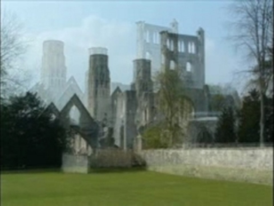 balade moto à l'Abbaye de Jumièges